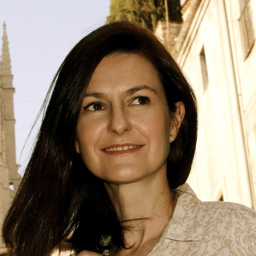 Meet your Posher, Lola